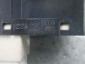 Replacement rear right window regulator switch for Hyundai Elantra (XD) 2.0 CRDi CAT OEM IAM reference 935782D000 