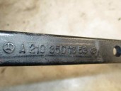 Recambio de brazo suspension superior trasero derecho para mercedes-benz clase c (w201) berlina 2.3 cat referencia OEM IAM A2103