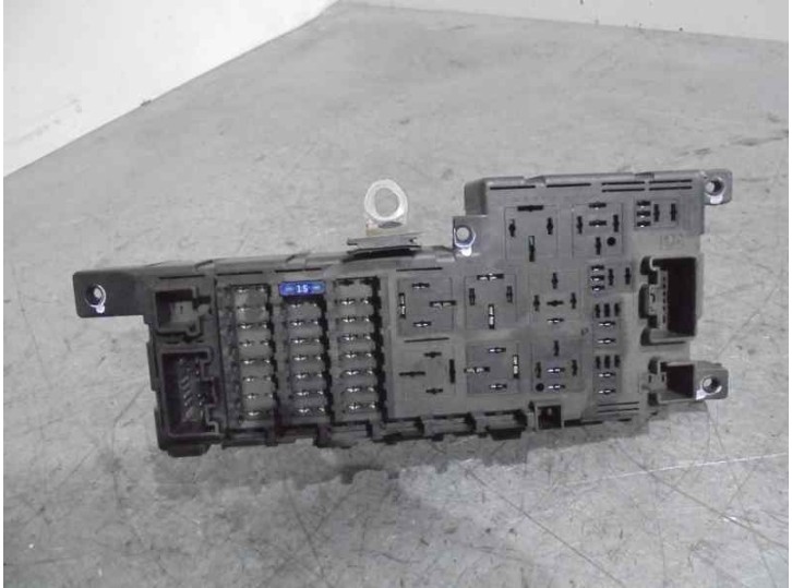 Recambio de caja reles / fusibles para volvo s80 berlina d5 kinetic referencia OEM IAM 8678449 518828017 