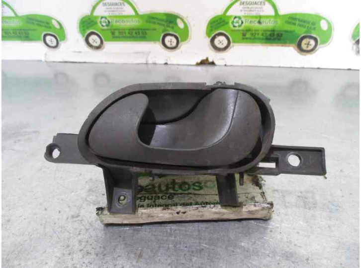Recambio de maneta interior delantera derecha para peugeot expert kombi 1.9 diesel referencia OEM IAM 1470970077 