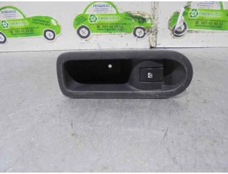 Recambio de mando elevalunas trasero derecho para renault megane ii classic berlina 1.9 dci diesel referencia OEM IAM 