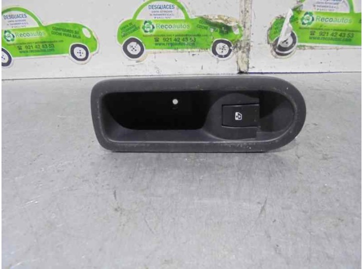 Recambio de mando elevalunas trasero derecho para renault megane ii classic berlina 1.9 dci diesel referencia OEM IAM 