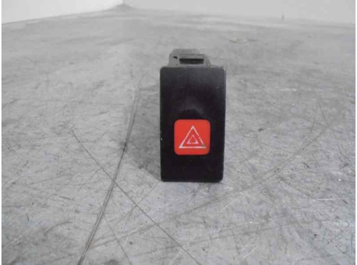 Replacement hazard warning switch for Hyundai Matrix (FC) 1.6 cat OEM IAM reference 