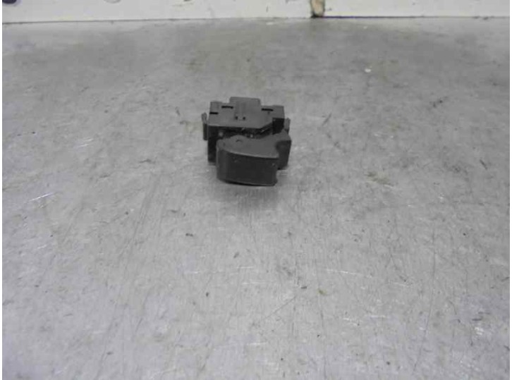 Recambio de mando elevalunas trasero izquierdo para toyota corolla (e12) 2.0 turbodiesel cat referencia OEM IAM 8481002040 84810