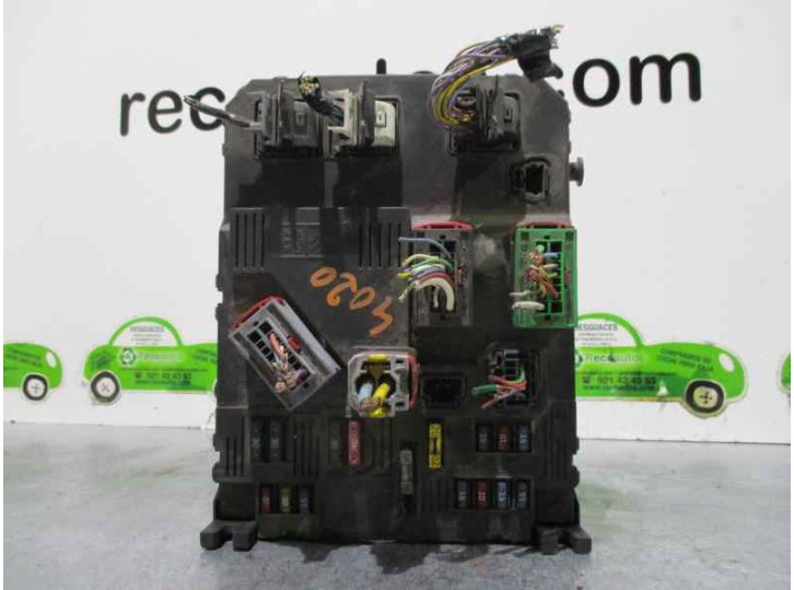 Recambio de caja reles / fusibles para citroën c3 1.4 hdi referencia OEM IAM 