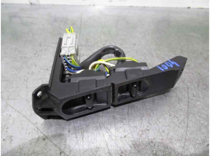 Recambio de mando elevalunas delantero izquierdo para mg serie 45 (rt) 1.6 16v cat referencia OEM IAM YUD101120 