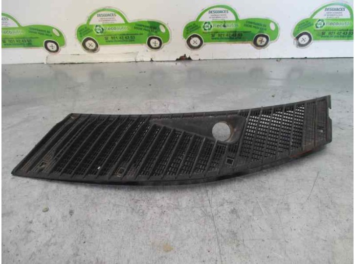 Recambio de rejilla delantera para mercedes-benz clase e (w123) berlina+coupe d 240 referencia OEM IAM 1238360165  