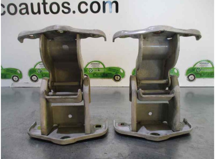 Replacement door hinge for Renault Trafic Combi (ab 4.01) 9-seater (L1H1) 2.9t short combi OEM IAM reference 
