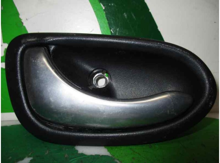 Replacement rear left interior door handle for Nissan Primera sedan (P12) 1.9 16v turbodiesel cat OEM IAM reference 