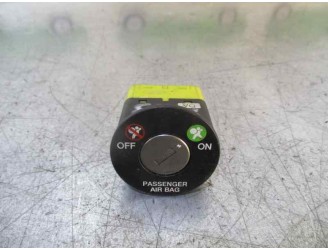 Recambio de boton airbag para kia carnival 2.9 crdi cat referencia OEM IAM   