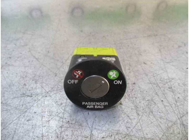 Replacement airbag button for Kia Carnival 2.9 CRDi CAT OEM IAM reference 