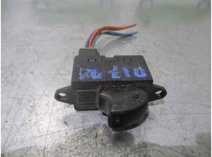 Recambio de mando elevalunas delantero derecho para daewoo nubira berlina 1.6 cat referencia OEM IAM 96190777 