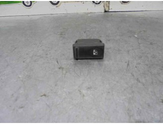 Replacement front right window switch for Renault R19 cabrio 1.8 OEM IAM reference 