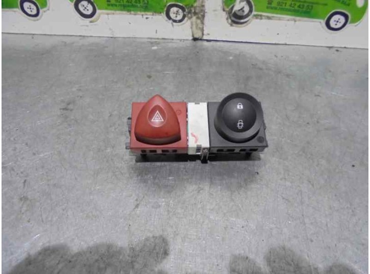 Recambio de warning para renault megane ii classic berlina 1.9 dci diesel referencia OEM IAM 8200095493 8200095493 