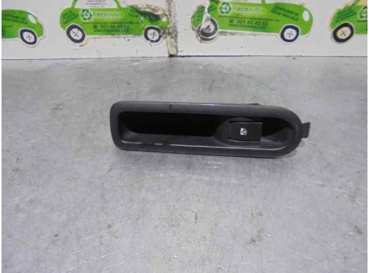 Recambio de mando elevalunas trasero izquierdo para renault megane ii classic berlina 1.9 dci diesel referencia OEM IAM 