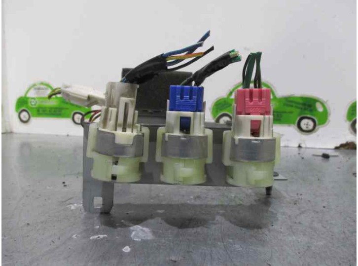 Recambio de caja reles / fusibles para subaru forester s10 (sf) 2.0 cat referencia OEM IAM 3021125  