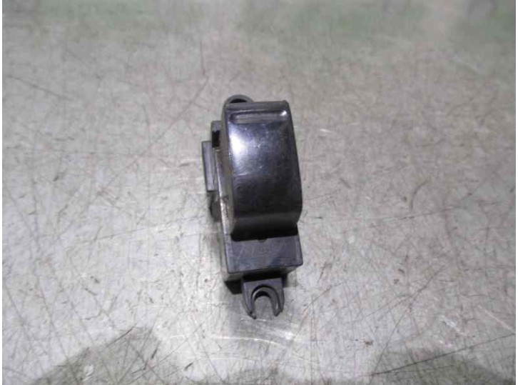 Replacement rear right window switch for Nissan Primera saloon (P12) 1.9 16V turbodiesel cat OEM IAM reference 25411A