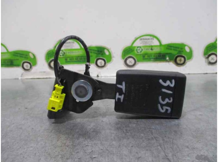 Recambio de enganche cinturon para mercedes-benz clase b (w246) 2.1 cdi cat referencia OEM IAM A2468603169 5 PUERTAS