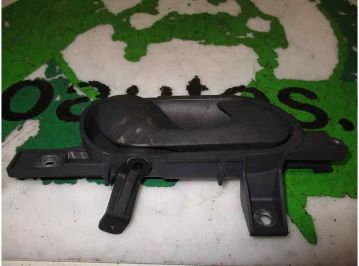 Replacement of left front interior door handle for Peugeot 806 2.0 HDi OEM IAM reference 9101K0 BOX 1 