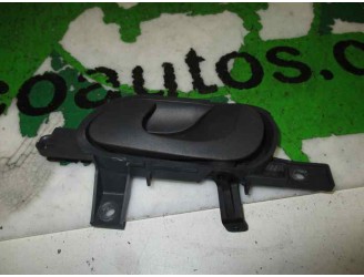 Replacement of left front interior door handle for Peugeot 806 2.0 HDi OEM IAM reference BOX 5 