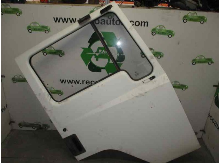 Recambio de puerta delantera derecha para nissan atleon nissan atleon referencia OEM IAM BD30 BLANCO 2 PUERTAS