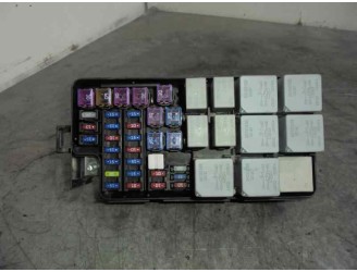 Recambio de caja reles / fusibles para chevrolet nubira berlina 2.0 diesel cat referencia OEM IAM 070419 