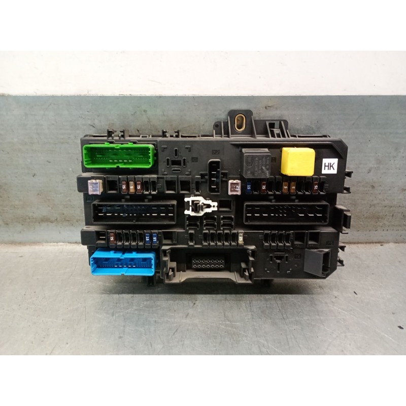 Recambio de caja reles / fusibles para opel astra h (a04) 1.6 (l48) referencia OEM IAM 13206762 13206762 