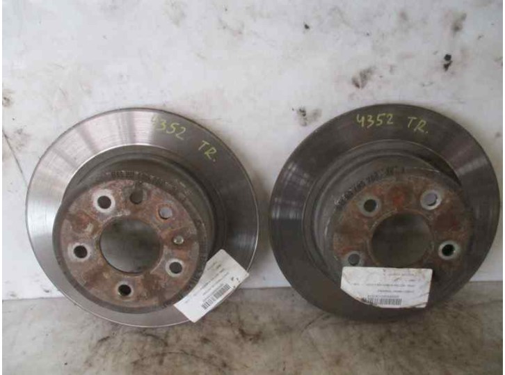 Replacement rear brake disc for Opel Vectra B saloon 2.0 DTi OEM IAM reference 