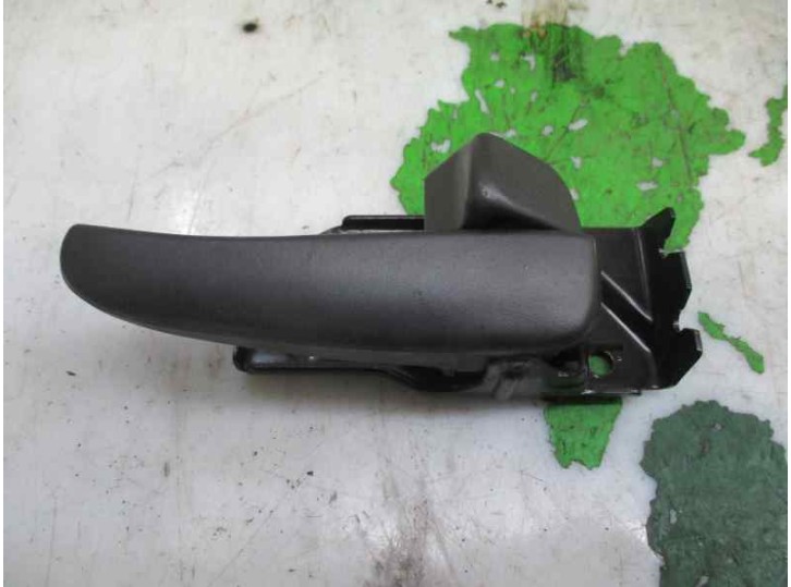 Replacement front right interior door handle for Hyundai Trajet (FO) 2.0 CRDi CAT OEM IAM reference 826203A000AX 