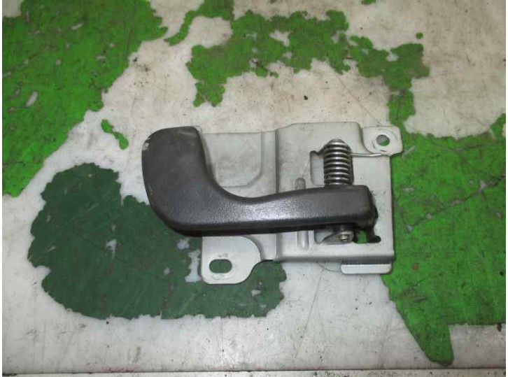 Replacement front right interior door handle for Mitsubishi Santamo (Hyundai) Santamo Comfort OEM IAM reference 1067812 CAJA 