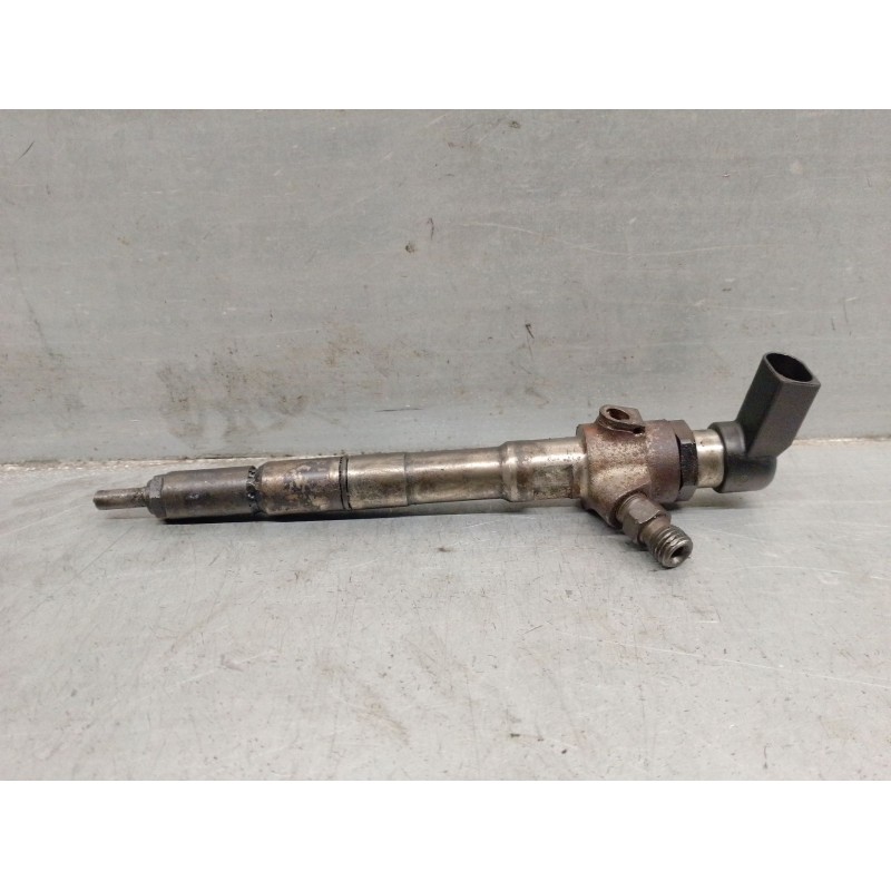 Recambio de inyector para volkswagen golf vi (5k1) 1.6 tdi dpf referencia OEM IAM 03L130277B  CONTINENTAL