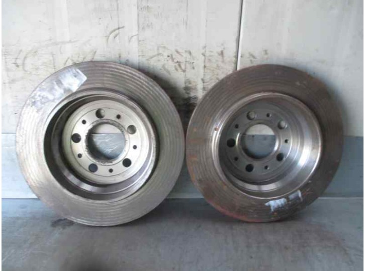 Replacement rear brake disc for Volvo V70 estate 2.5 turbodiesel OEM IAM reference 