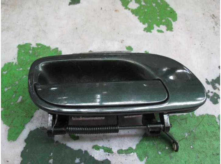 Replacement front right exterior door handle for Volvo V70 estate 2.5 turbodiesel OEM IAM reference 9187669 