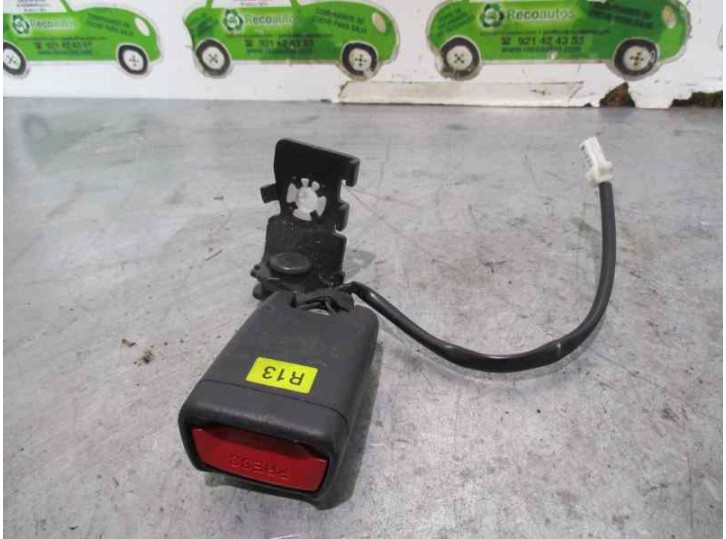 Recambio de enganche cinturon para hyundai i30 1.4 cat referencia OEM IAM 09040313 09040313 5 PUERTAS