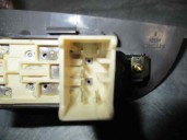 Recambio de mando elevalunas trasero derecho para hyundai elantra (xd) 2.0 crdi cat referencia OEM IAM 935702D000  