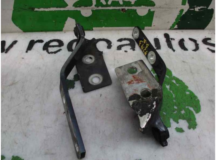 Replacement hood hinge for Volkswagen Polo saloon (6N1) 1.05 OEM IAM reference 