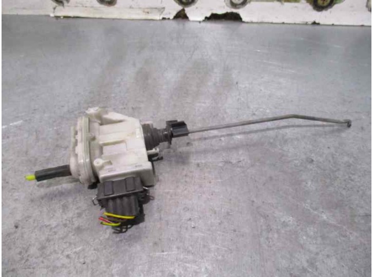 Replacement rear right central locking motor for Volkswagen Passat Saloon (3A2) 1.9 TDI OEM IAM reference 3A0862153 