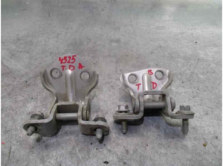 Replacement door hinge for Kia Joice 2.0 cat OEM IAM reference 79340M2000 