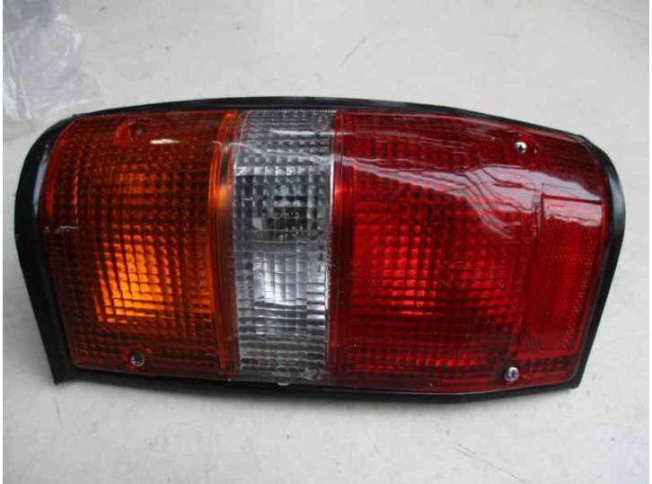 Recambio de piloto trasero derecho para mitsubishi l 200 (k6/7) 2.5 turbodiesel referencia OEM IAM MATERIAL NUEVO 