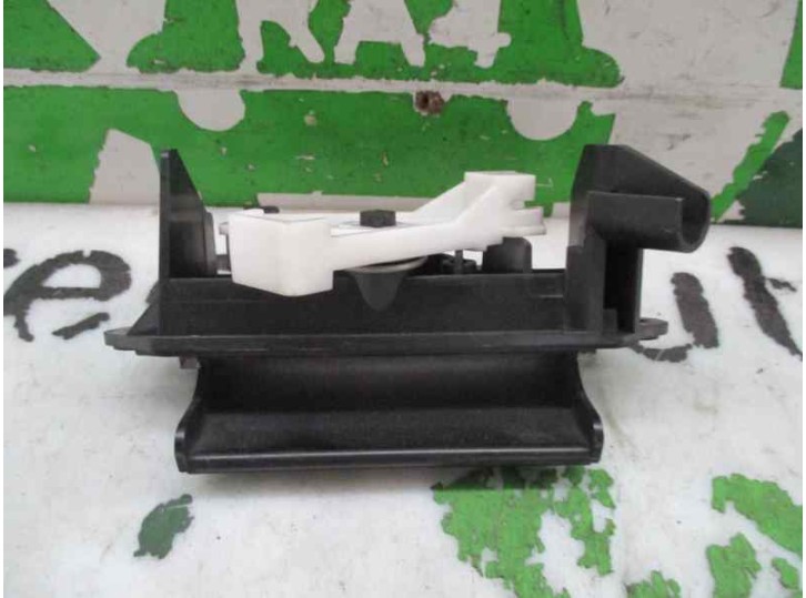 Recambio de maneta exterior porton para toyota corolla (e12) 2.0 d-cat referencia OEM IAM CAJA 7 