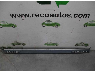 Recambio de embellecedor para peugeot 405 break 1.6 referencia OEM IAM 