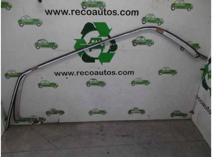 Recambio de embellecedor para mercedes-benz clase e (w123) berlina+coupe d 240 referencia OEM IAM 