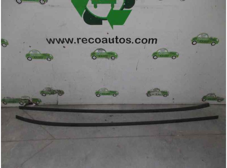 Recambio de embellecedor para hyundai i30 1.4 cat referencia OEM IAM 