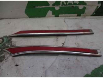 Recambio de embellecedor lateral para mercedes-benz clase e (w123) berlina+coupe d 240 referencia OEM IAM 