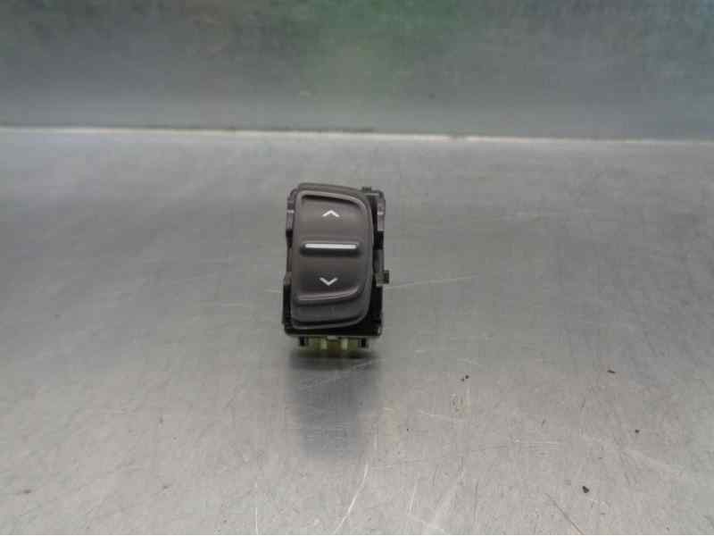 Recambio de mando elevalunas delantero derecho para dacia sandero 0.9 tce cat referencia OEM IAM 254214937R  