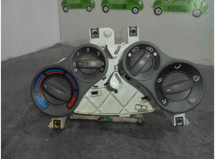 Replacement heater / air conditioning control unit for Fiat Panda (169) 1.3 JTD CAT OEM IAM reference 5A0240100 DENSO