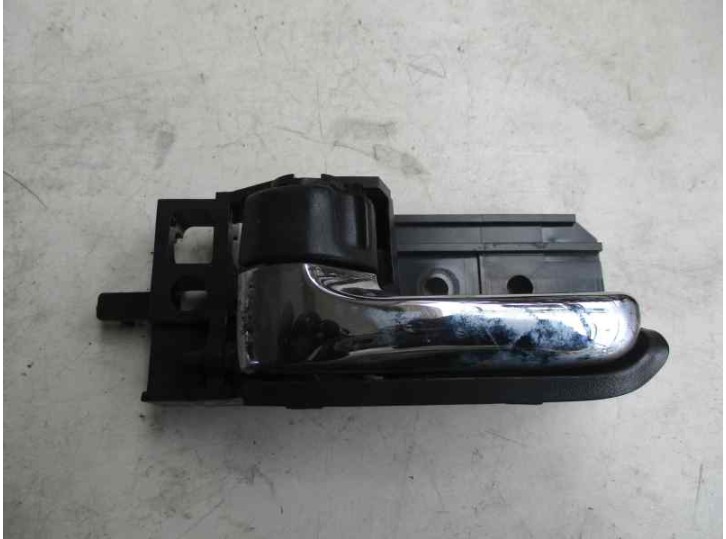 Recambio de maneta interior trasera izquierda para toyota avensis wagon (t25) 2.2 d-4d cat referencia OEM IAM CAJA 6 