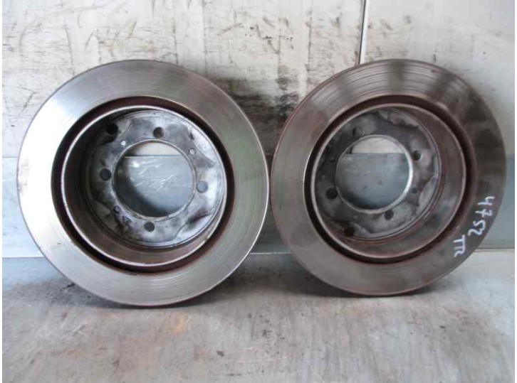 Recambio de disco freno trasero para mitsubishi santamo (hyundai) 2.0 cat referencia OEM IAM 