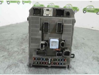 Replacement relay / fuse box for Citroën C5 sedan 2.2 hdi fap cat (4hx / dw12ed4) OEM IAM reference 