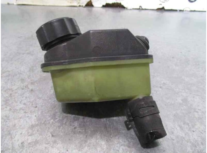 Recambio de deposito liquido direccion para volvo v50 familiar 2.0 diesel cat referencia OEM IAM 4N513531DC 